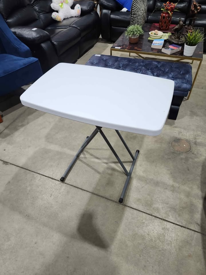 30" Folding/Adjustable Table