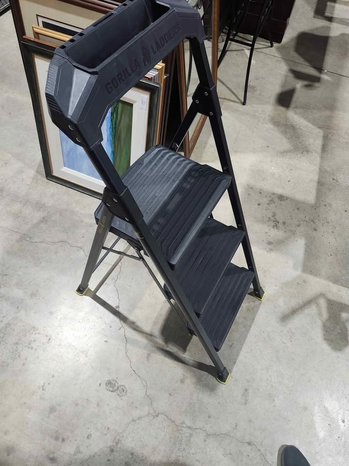 Gorilla Ladders PRO Steel 3-Step Stepladders