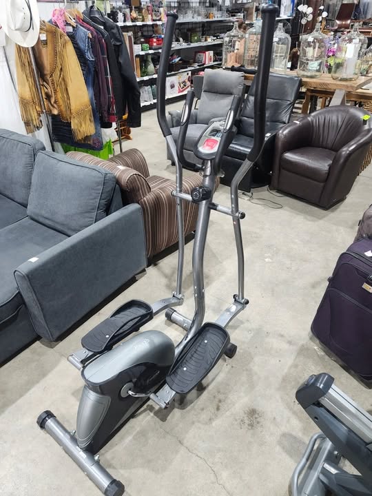 Elliptical Cross Trainer Machine - Free Spirit