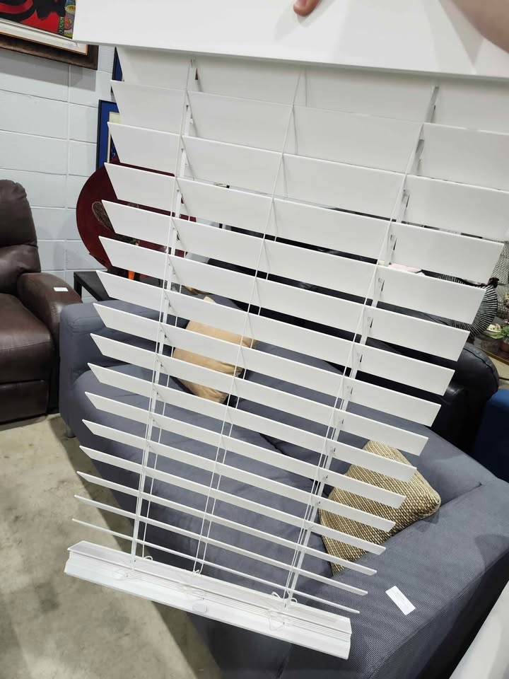 Brand New! 2.5" Faux Wood White Cordless Blinds 22.125 (w) X 45.87 (h) - 4 Available