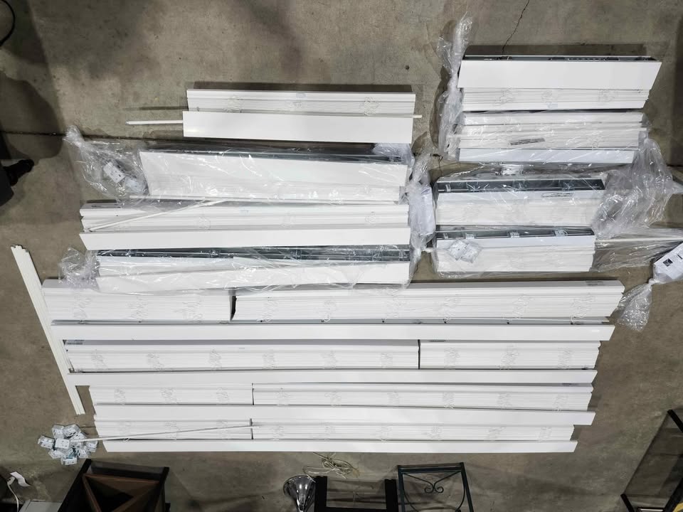 Brand New! 2.5" Faux Wood White Cordless Blinds 22.125 (w) X 45.87 (h) - 4 Available