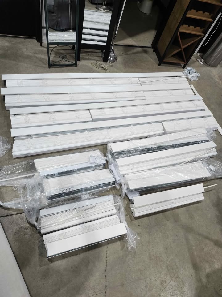 Brand New! 2.5" Faux Wood White Cordless Blinds 22.125 (w) X 45.87 (h) - 4 Available