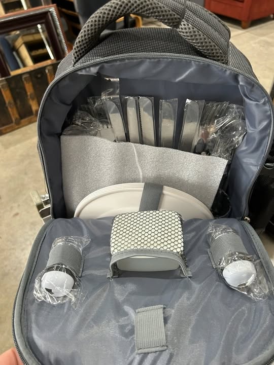 Picnic Backpack Set - 32 Pieces