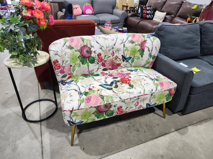 HULALA HOME Coraline Floral Upholstered Loveseat