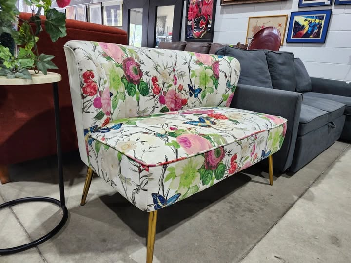 HULALA HOME Coraline Floral Upholstered Loveseat