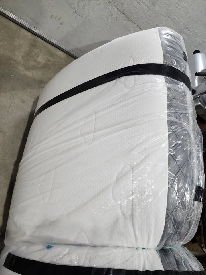Puffy LuX Mattress King - Almost New!
