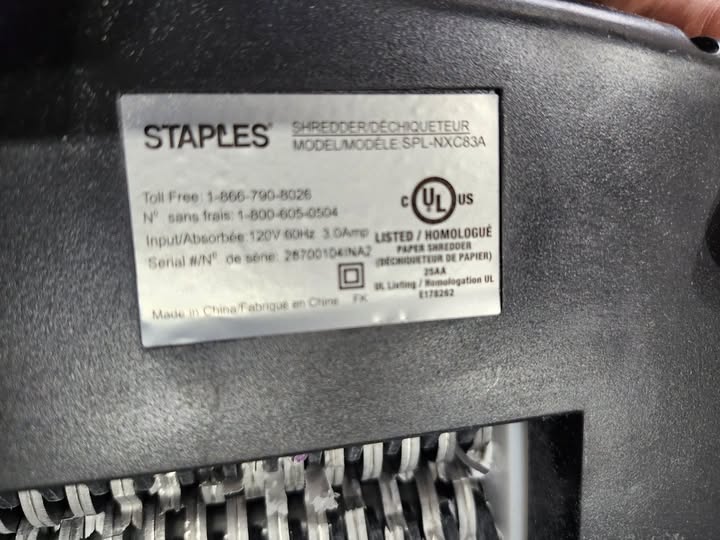 Staples SPL-NXC83A Paper Shredder