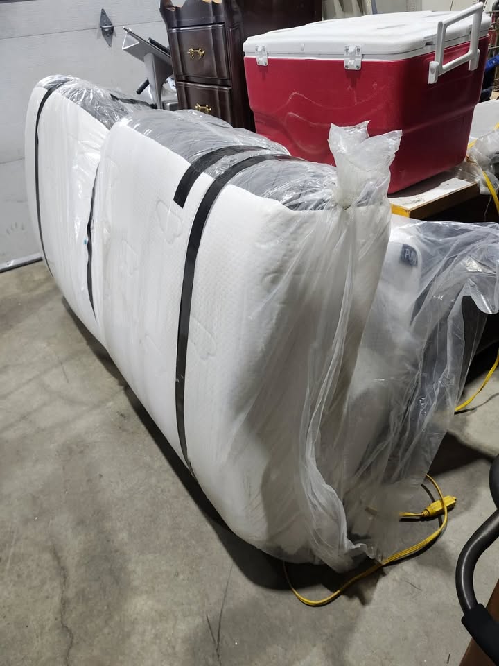 Puffy LuX Mattress King - Almost New!