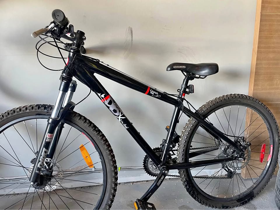 DIAMONDBACK LAUNCH MOUNTAIN BIKE