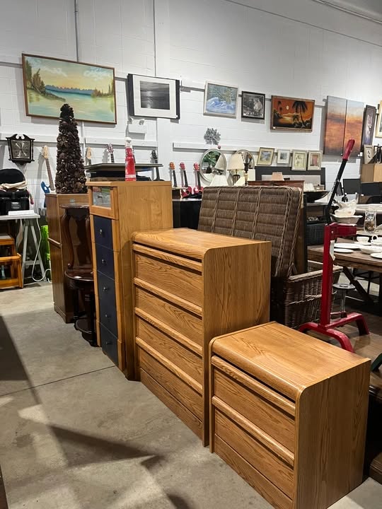 Oak Wood effect Dresser and Nightstand Set