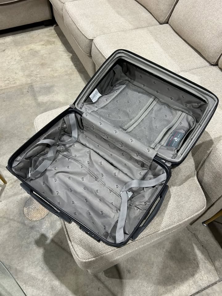 Carry-on Suitcase - HEYs