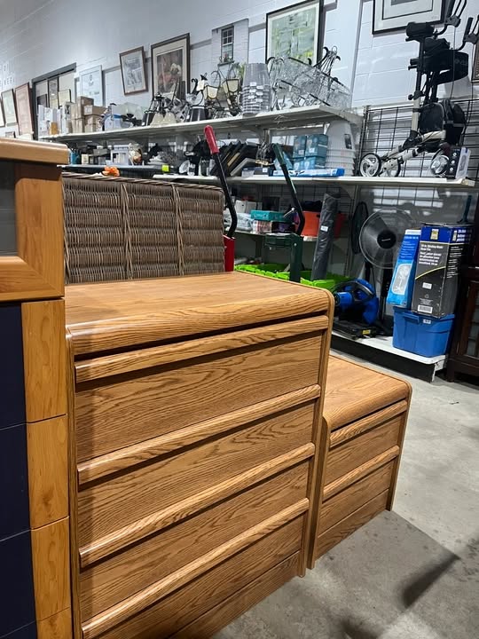 Oak Wood effect Dresser and Nightstand Set