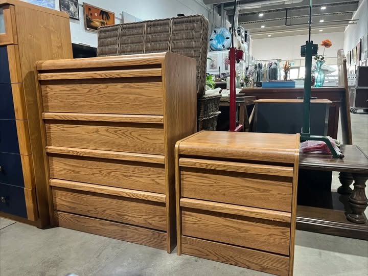 Oak Wood effect Dresser and Nightstand Set