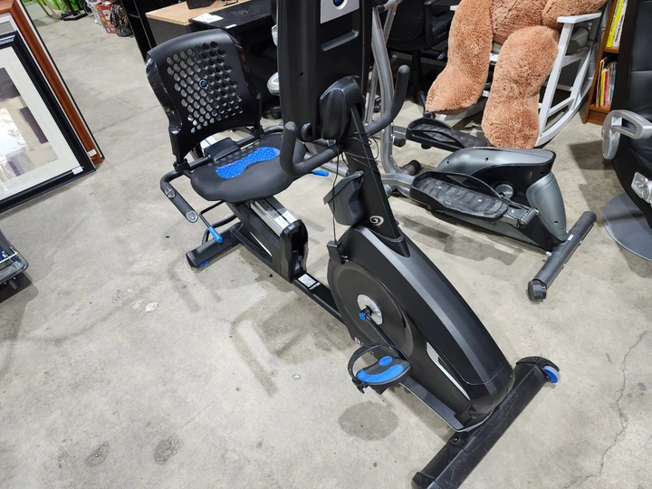 Nautilus Recumbent Exercise Bike R618