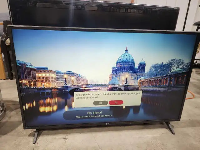 LG 43" 4K UHD Smart TV