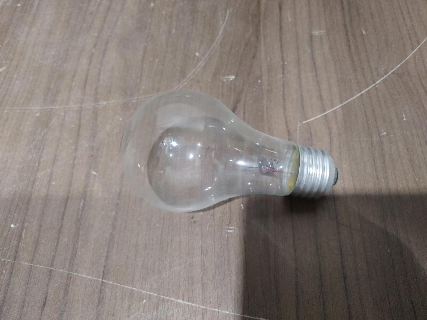EXCELLENT CONDITION General Electric Cristal Clair 60w Light Bulbs 2 Pack - 1