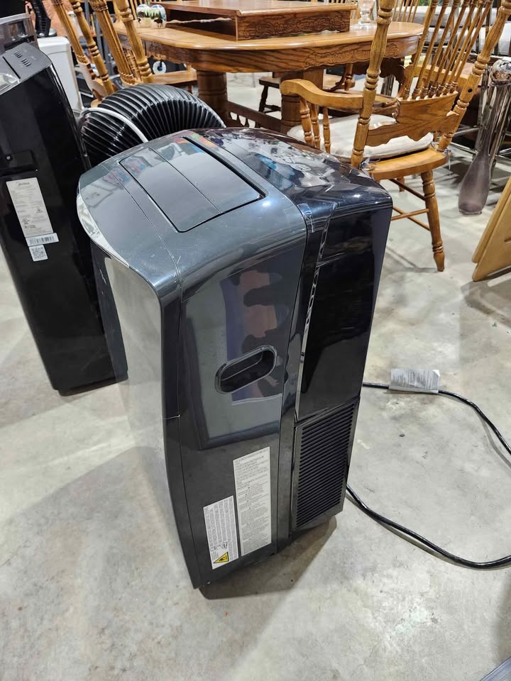 LG LP1021GSP Portable Air Conditioner 10000 BTU