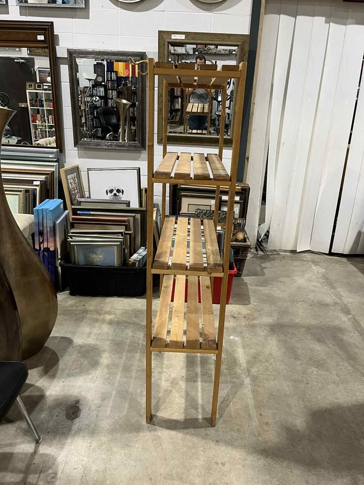 Wooden shelf unit