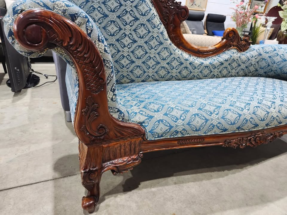 Elegant Victorian Recamier Chaise Lounge