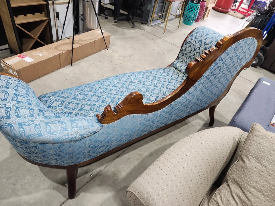 Elegant Victorian Recamier Chaise Lounge