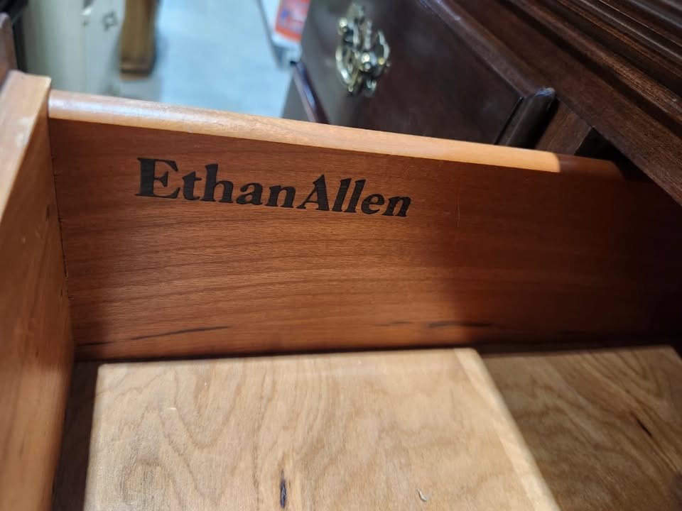 ETHAN ALLEN Georgian Court Cherry Traditional Style Dresser