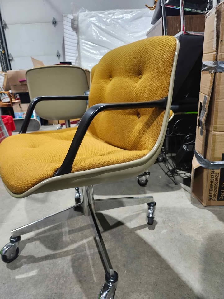 Retro Steelcase 451 Mustard Office Chairs 1978 - 6 Available