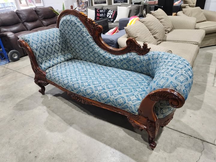 Elegant Victorian Recamier Chaise Lounge