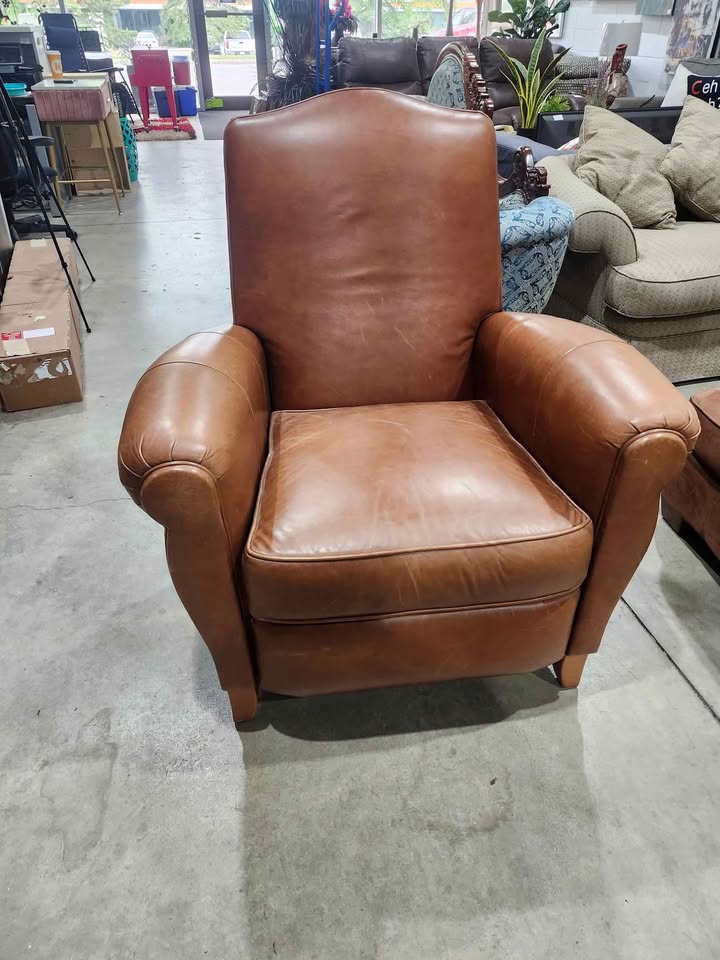 Luxurious Ethan Allen Paloma Leather Recliner