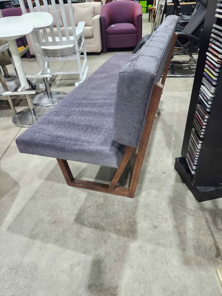 Structube SYLVIA bench with tufted backrest