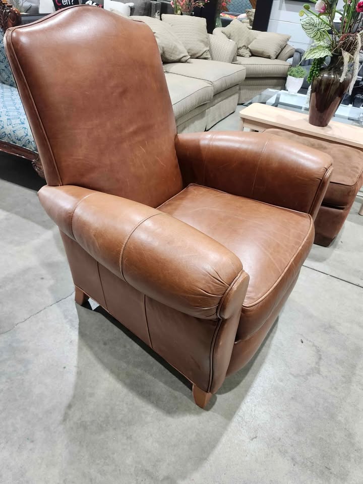 Luxurious Ethan Allen Paloma Leather Recliner