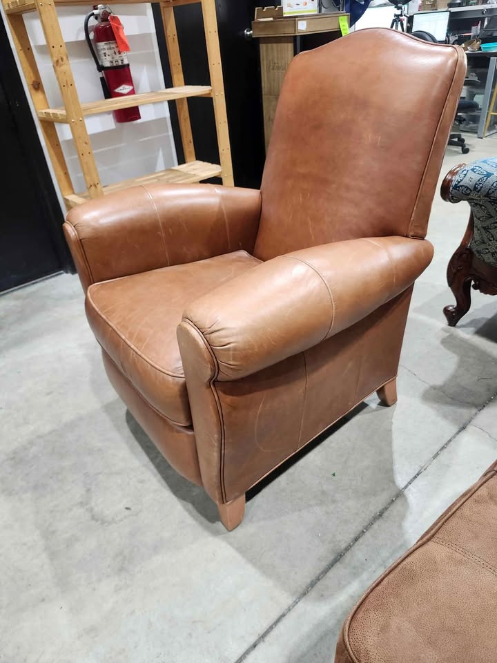Luxurious Ethan Allen Paloma Leather Recliner