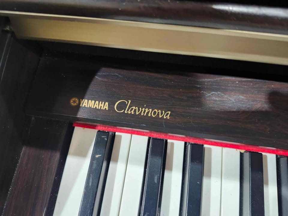 Yamaha Clavinova CLP-120 88 Key Digital Piano