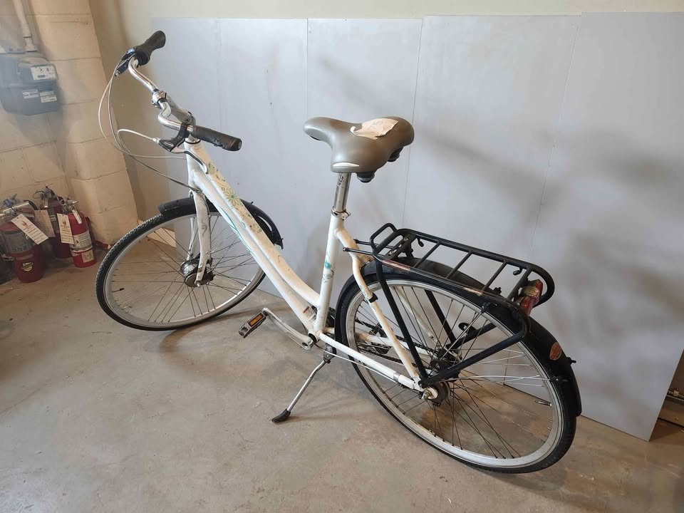 White Trek City Cruiser Bike