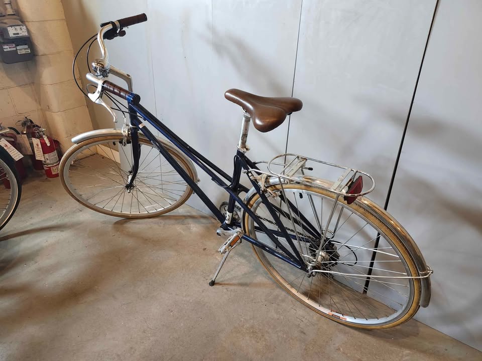Vintage Bobbin Hummingbird Cruiser Bike