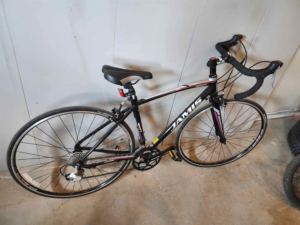 Jamis Ventura Sport Road Bike - New!