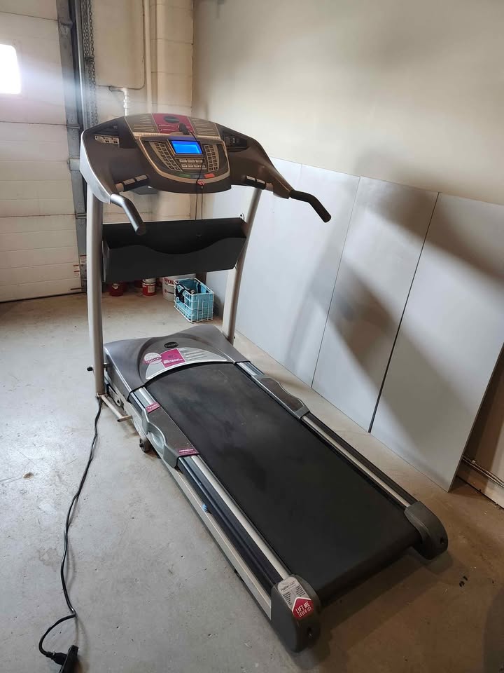 Freespirit 30517 Treadmill