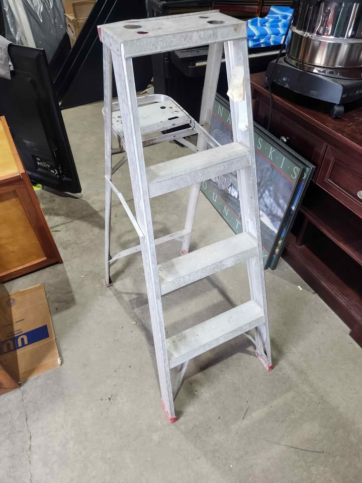 4ft Aluminum Step Ladder