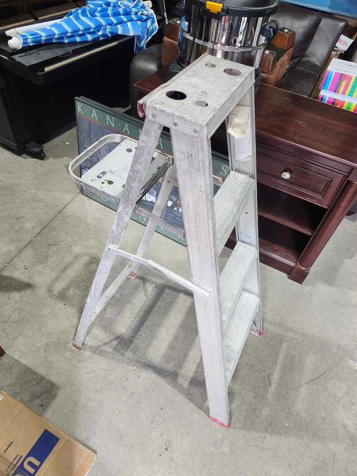 4ft Aluminum Step Ladder