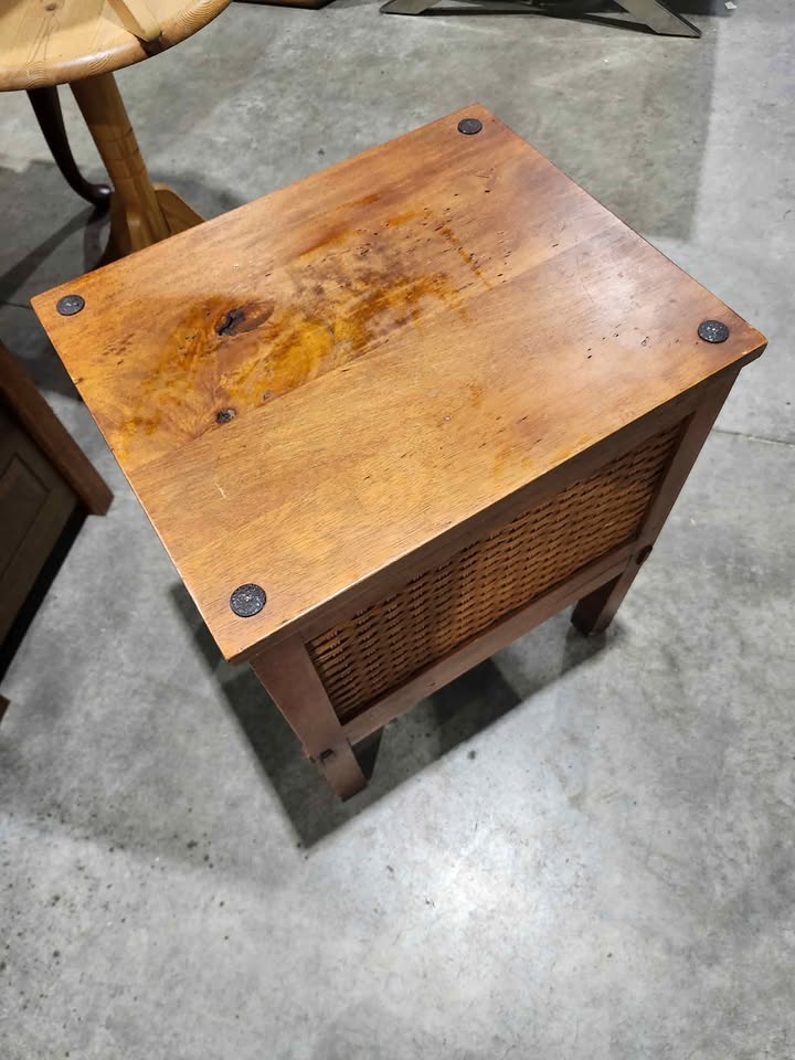 Pier 1 Lift Top End Table