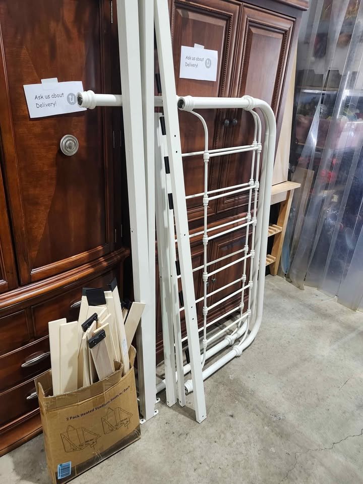 Structube GWEN White Metal Bed Frame - Full/Double