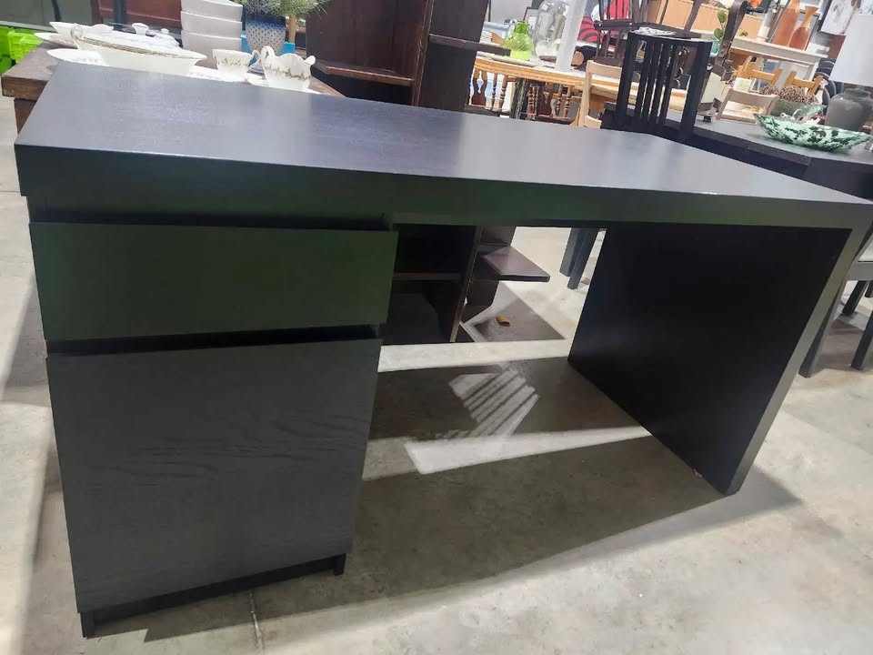 Ikea MALM Desk - Black