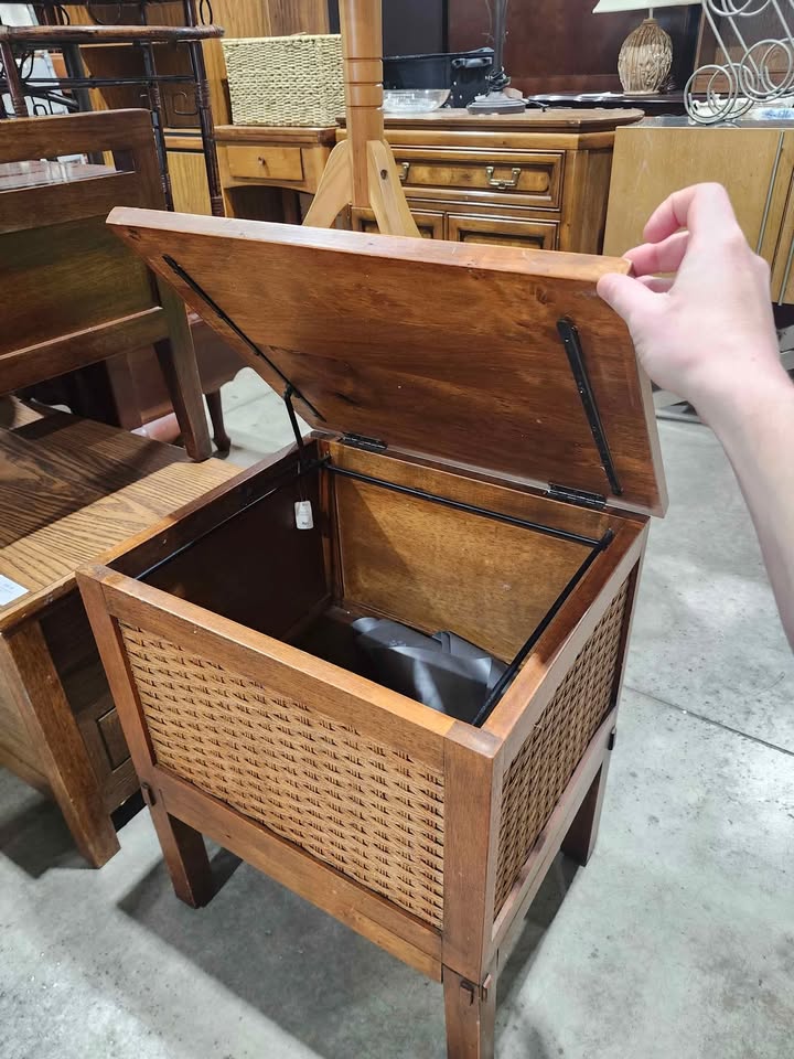 Pier 1 Lift Top End Table