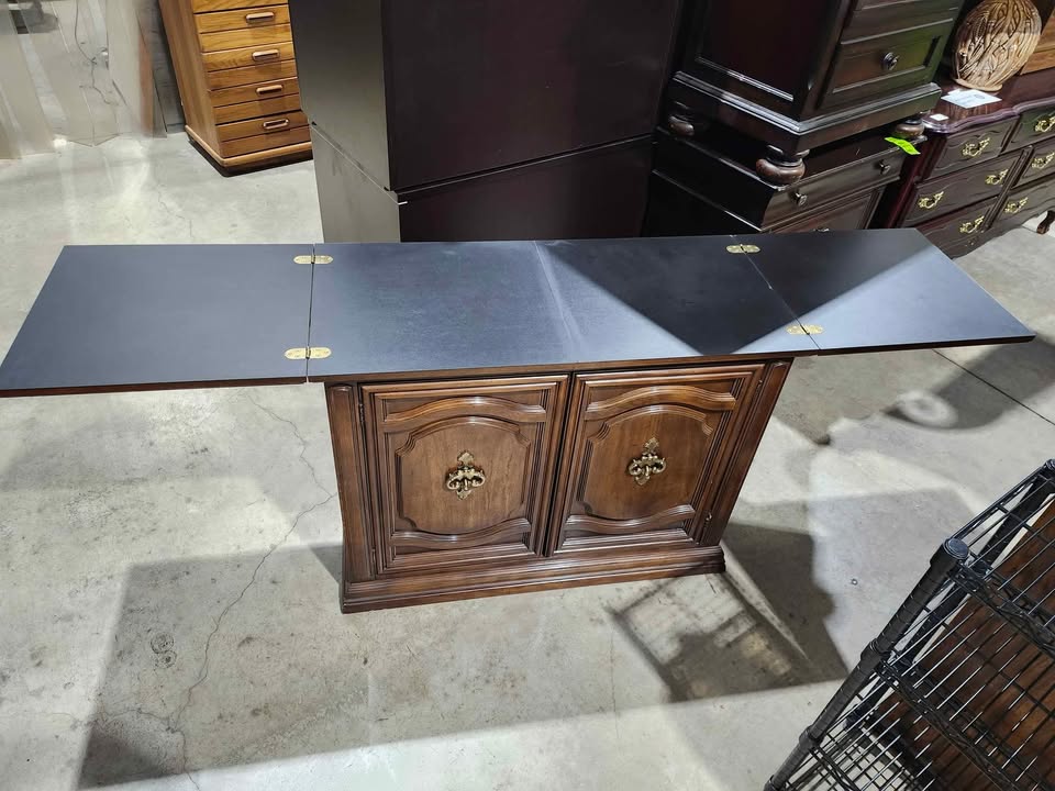 Thomasville Huntley Console Cabinet