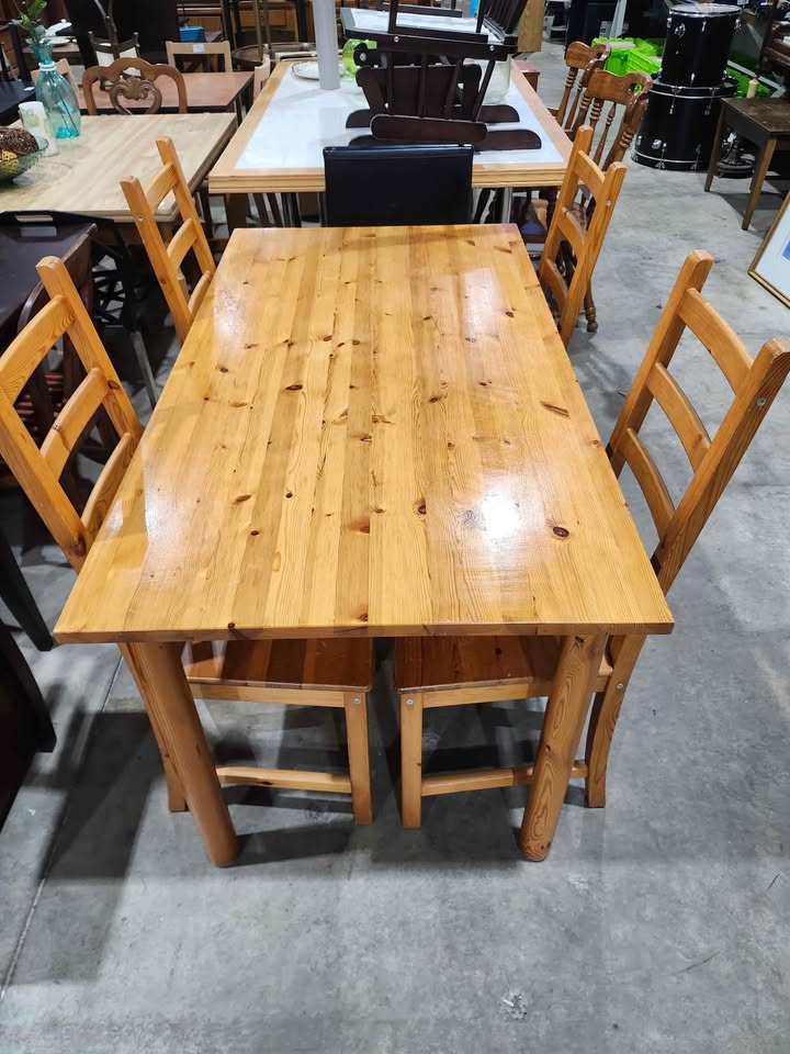 Pine Wood Dining Table with 4 Chairs