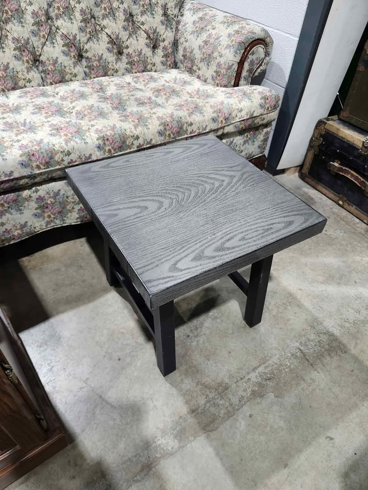 Metal Indoor/Outdoor End Table