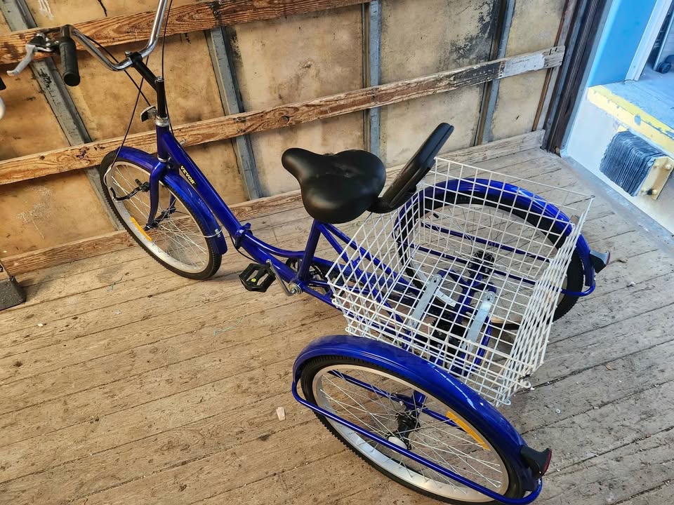 VEVOR 24" Three-Wheeled Folding Adult Tricycle