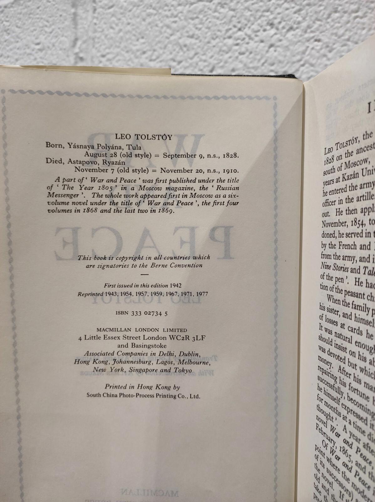 War and Peace - The Famous Translation by Louise and Aylmer Maude (Hardcover)