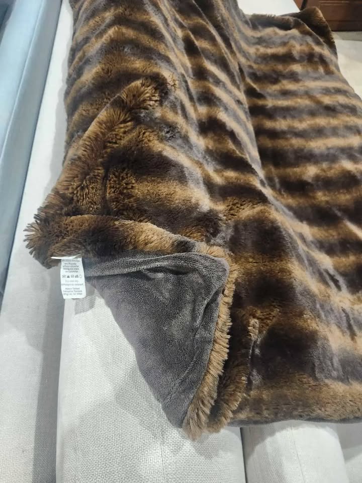 Max Cocos Faux Fur Throw Blanket