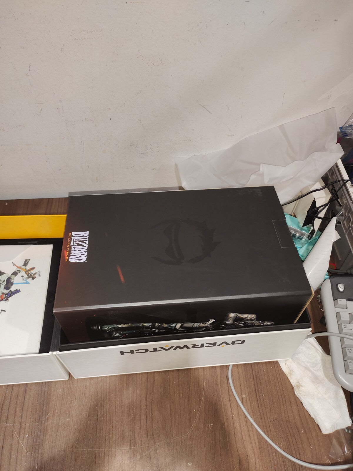 BLIZZARD Overwatch Collectors Edition Box Set for PS4 - Soldier 76 Statue Limit