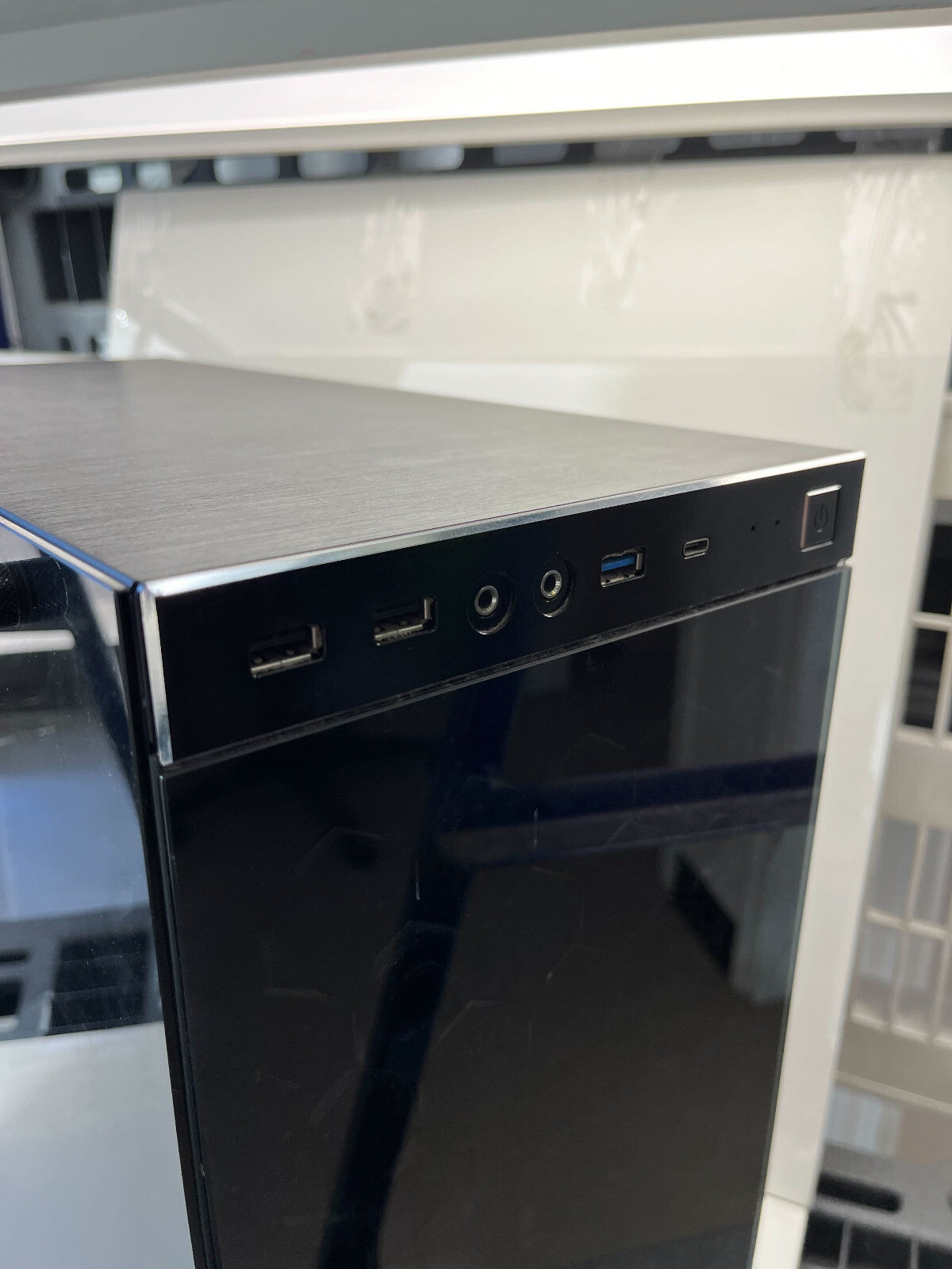 Custom Gaming PC B350 Tomahawk Arctic Ryzen 7 1700 GTX 1080 Ti 16GB RAM NVMe SSD
